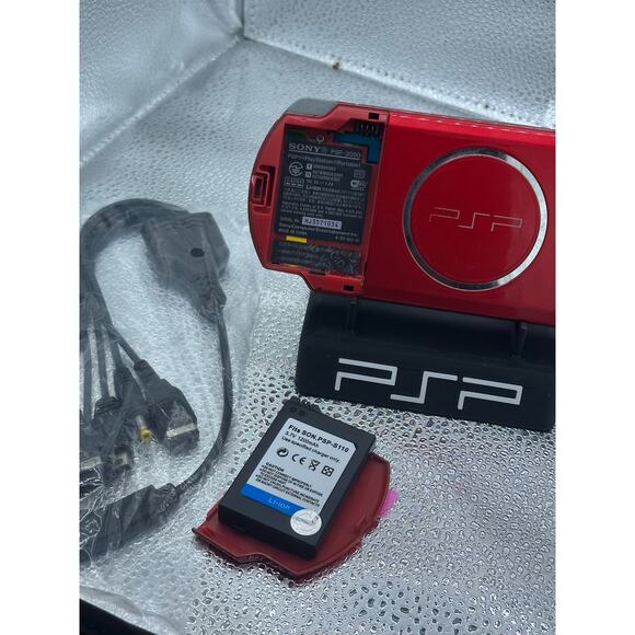 Black/red psp 3000 w/charger & new battery & front - Picture 9 of 10